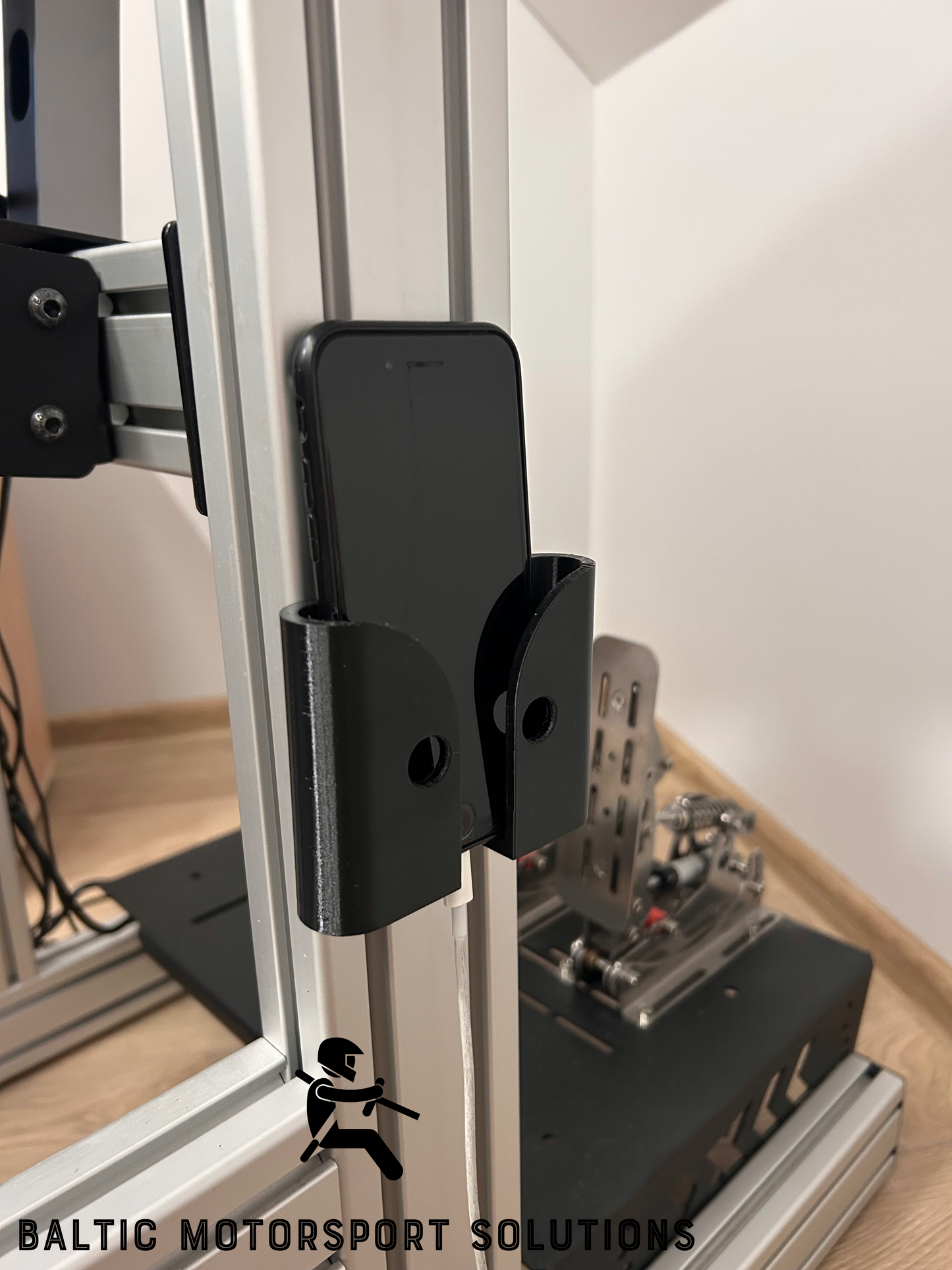 Sim Racing Rig Phone Rest – Simple, Secure & Convenient